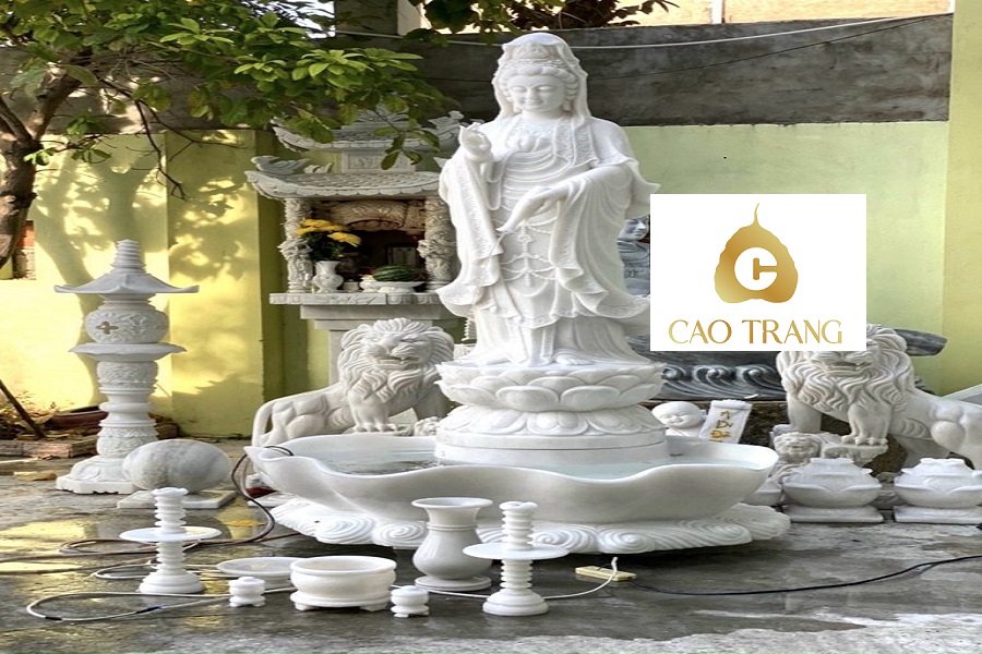 Tượng Quan Âm Bằng Đá Ở Tiền Giang